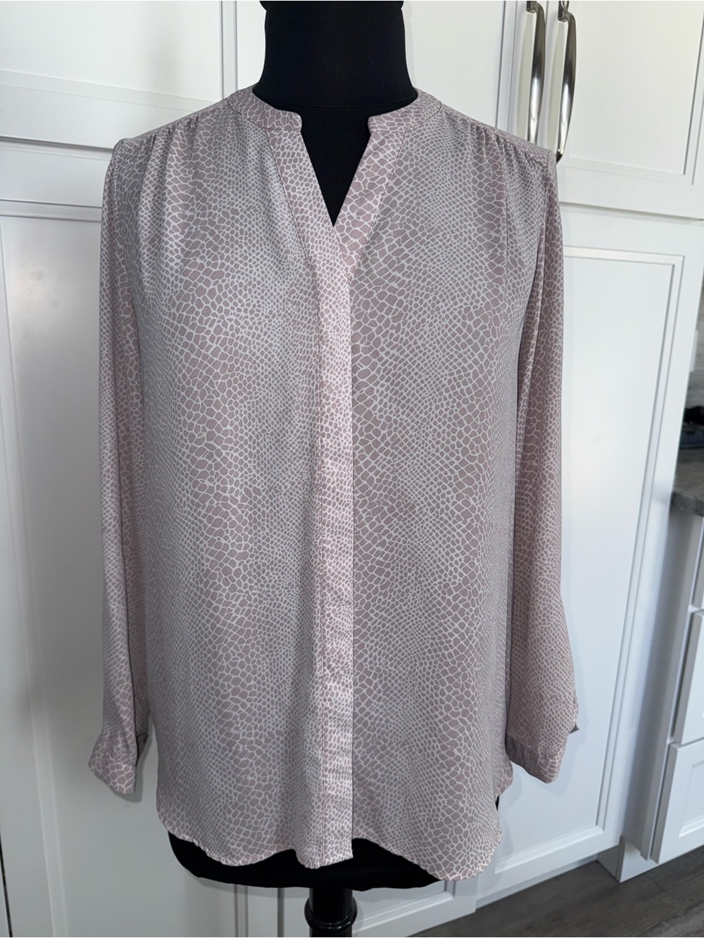 Jones New York Pale Mauve Printed V-Neck Blouse